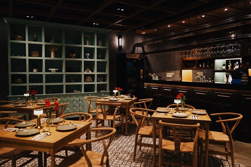 Laad là một nhà hàng chuyên mang đến những trải nghiệm ẩm thực độc đáo bằng việc sáng tạo cách chế biến mới trên nền các món ăn cổ điển