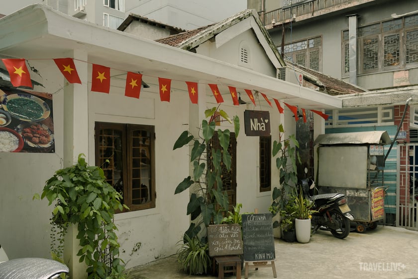 Quán cơm nhà nằm ở cuối con hẻm nhỏ trong một khu dân cư