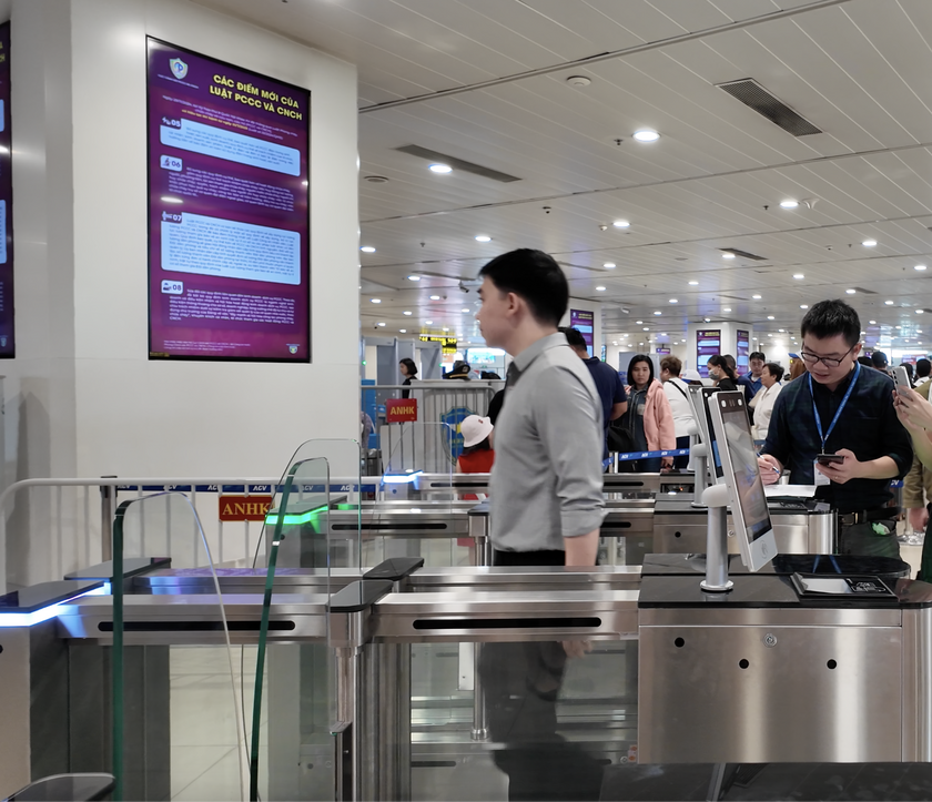 iải pháp giúp hành khách thực hiện các bước check-in, qua cửa an ninh và lên máy bay thông qua VNeID tích hợp dữ liệu sinh trắc học (khuôn mặt, vân tay)
