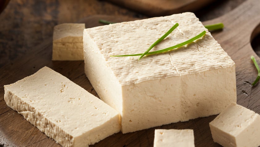 Đậu phụ là một nguyên liệu quen thuộc và đa năng trong các món chay