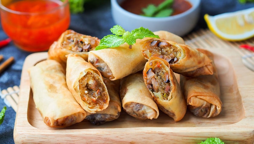 Dù là món chiên rán nhưng với nguyên liệu chay được chế biến từ rau củ, món nem này cung cấp một lượng lớn chất xơ và hạn chế năng lượng dư thừa