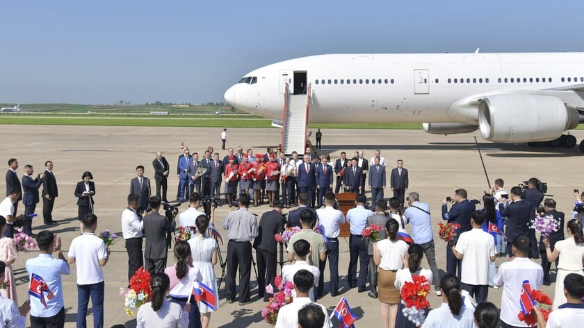 Theo ghi nhận của Hãng thông tấn Yonhap (Hàn Quốc), phần lớn hành khách trên chuyến bay lần này là công dân Triều Tiên, bên cạnh một số người Nga, bao gồm cả các nhà ngoại giao.