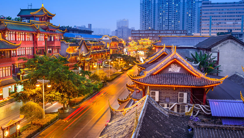 Các địa điểm như Thiên Môn Sơn hay các công viên văn hóa đều được đầu tư chiếu sáng và tổ chức sự kiện đêm, khẳng định du lịch đêm là động lực tăng trưởng mới, giúp Trung Quốc thích nghi và phát triển trong điều kiện khí hậu thay đổi