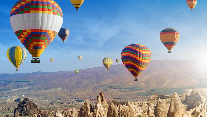 Ngắm khinh khí cầu là hoạt động được yêu thích hàng đầu của Cappadocia