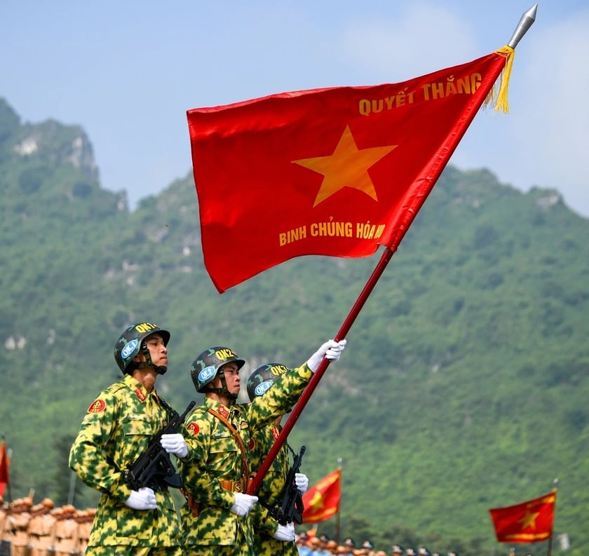 Đại diện Bộ Quốc phòng cho biết còn có lực lượng xe, pháo quân sự, xe đặc chủng công an, lực lượng diễu binh trên biển, 12 khối diễu hành quần chúng và 1 khối văn hóa, thể thao