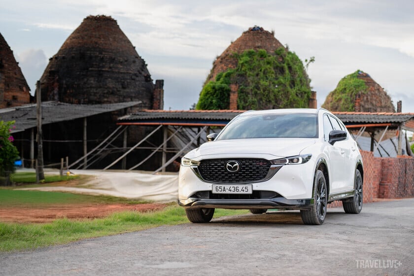 Mazda CX-5 sở hữu ngoại hình sang trọng, khoẻ khoắn của một thiết kế SUV thế hệ mới
