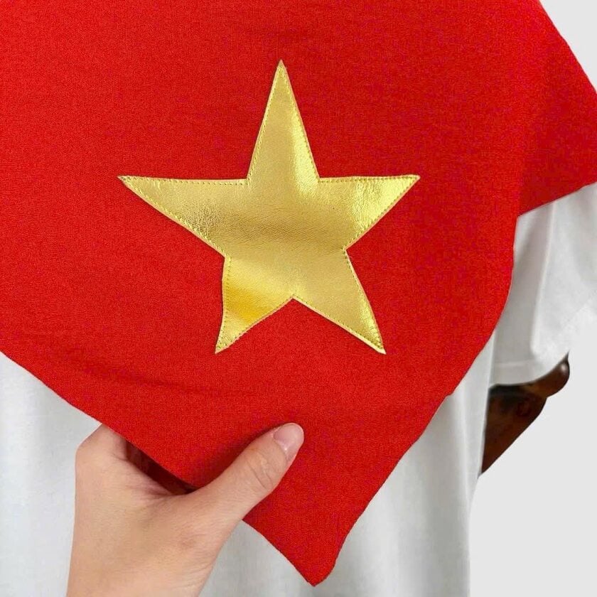Với nhiều mức giá, những vật phẩm này thu hút người mua bởi độ tỉ mỉ và có nét riêng