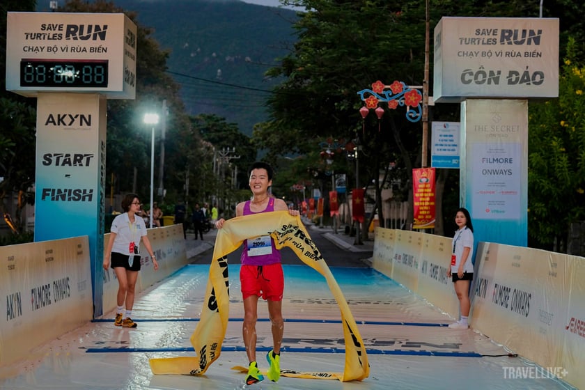 Vận động viên người Nhật tên Kento về đích đầu tiên ở cự ly 21 km