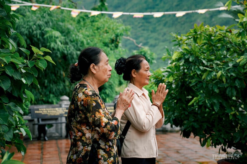 Vân Sơn Tự trở thành điểm đến linh thiêng, không chỉ phục vụ tín ngưỡng của người dân, du khách mà còn là nơi tưởng nhớ công ơn của các anh hùng liệt sĩ ngã xuống tại Côn Đảo