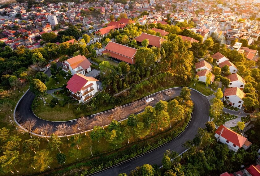 Senna Wellness Retreat tọa lạc trên đồi Ông Tư (Bắc Ninh), mở ra một không gian tĩnh tại để sống chậm