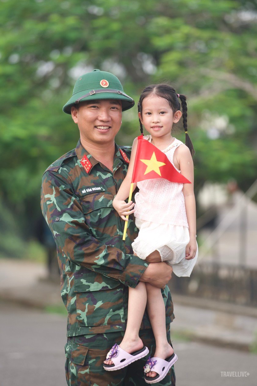 Ông Hồ Văn Hoàng, Chính trị viên Đại đội Khối nam Dân quân tự vệ