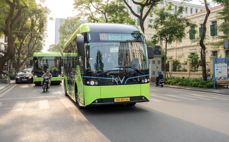 Sở Xây dựng chủ trì, chỉ đạo, phối hợp với Trung tâm Quản lý và Điều hành giao thông thành phố Hà Nội, các đơn vị cung ứng dịch vụ vận tải hành khách công cộng bằng xe buýt có trợ giá và Công ty TNHH Đường sắt Hà Nội triển khai các phương án thực hiện đảm bảo an toàn, ý nghĩa, hiệu quả; phục vụ tốt nhất nhu cầu đi lại của người dân và du khách.