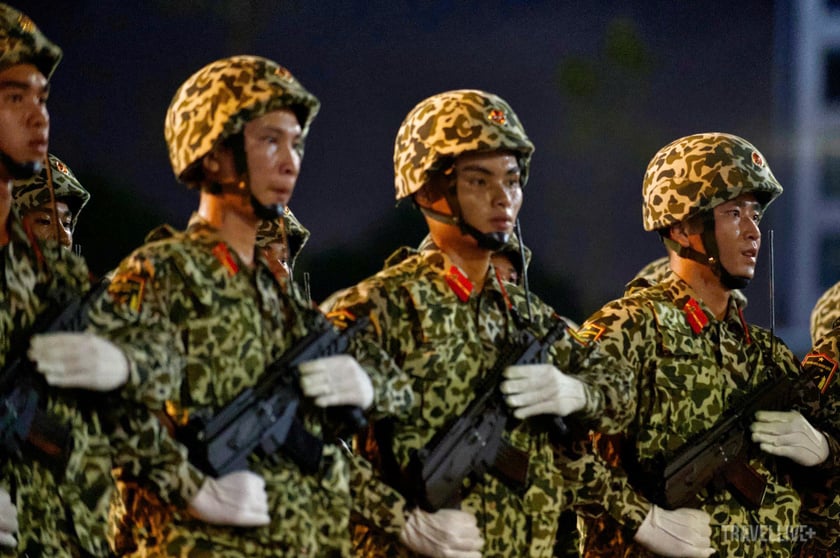 Các khối đi bộ gồm Quân đội, Công an, Dân quân tự vệ và đoàn ngoại giao sẽ chia thành ba hướng chính