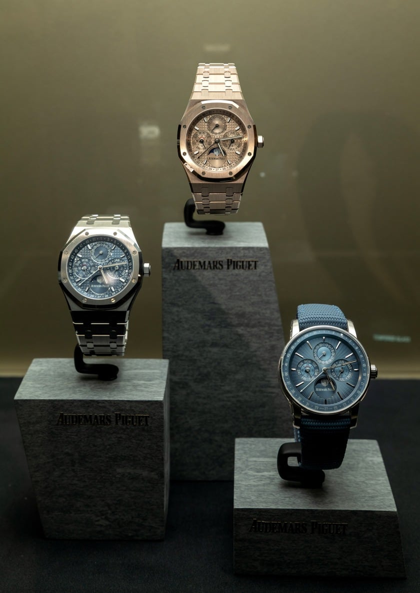 Bộ sưu tập các phiên bản Royal Oak và Code 11.59 By Audemars Piguet được trang bị bộ chuyển động lịch vạn niên thế hệ mới nhất của thương hiệu