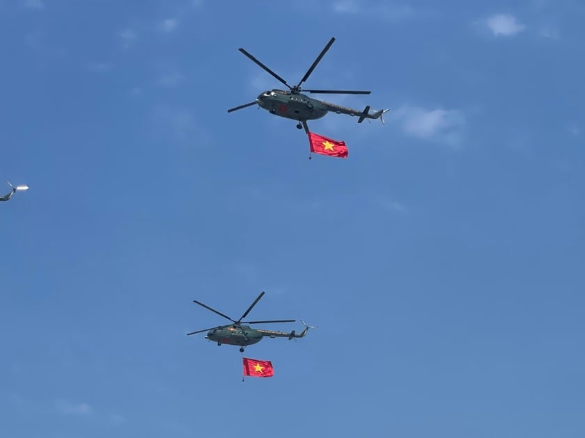 Lực lượng tham gia: 9 biên đội bay với 30 máy bay các loại (trực thăng, CASA, Su-30...)