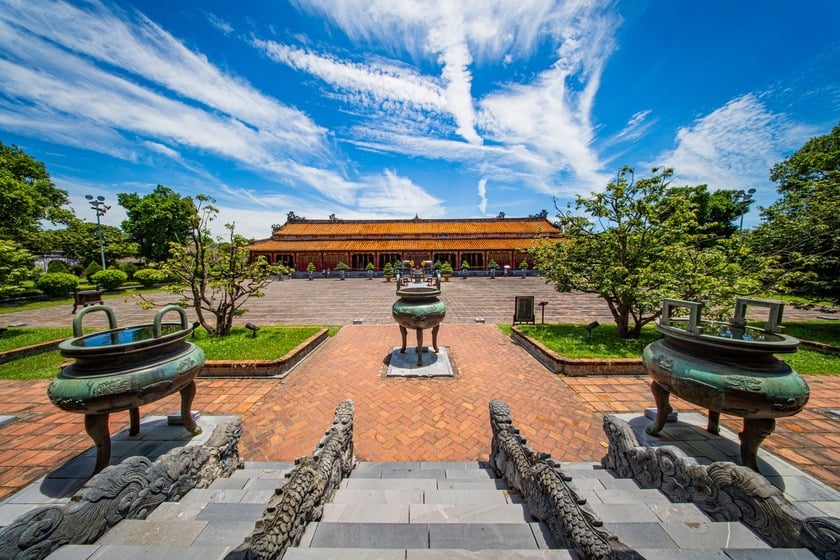 Du khách đến đây để tham quan một công trình độc đáo, nơi thờ tự uy nghiêm và được tìm hiểu thân thế và cuộc đời của các vị vua dưới triều Nguyễn. Đồng thời, du khách sẽ hiểu biết hơn về lịch sử Việt Nam