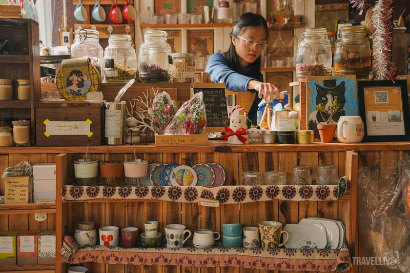 Quầy pha chế và bán đồ lưu niệm