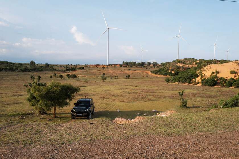 Một chuyến overland của ông Nguyễn Hồng Vinh, huấn luyện viên lái xe chuyên nghiệp của Land Rover Việt Nam