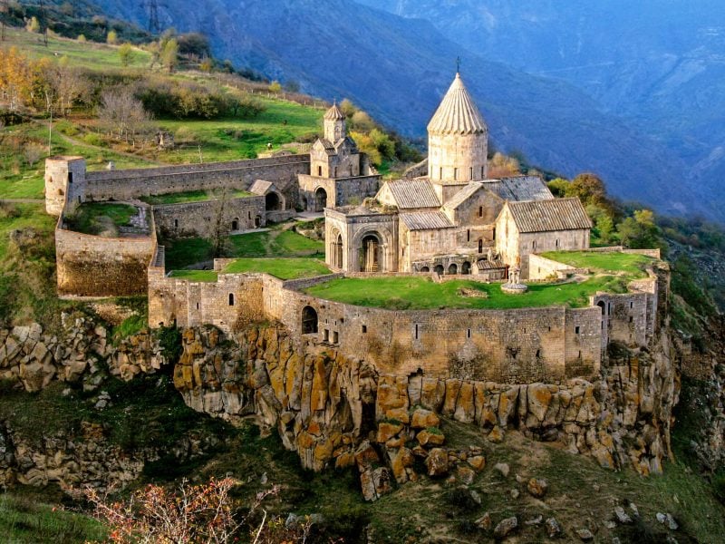 Cung đường thứ hai là tu viện Tatev