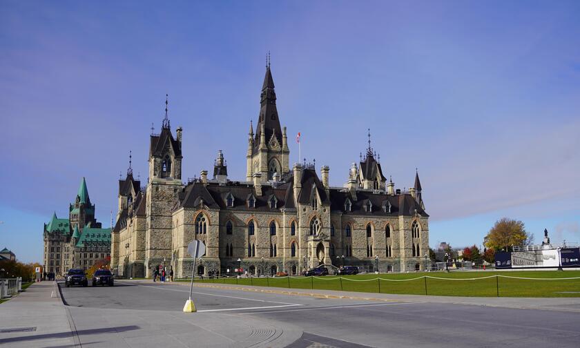 Tòa nhà Quốc hội Canada, biểu tượng chính trị bên dòng sông Ottawa