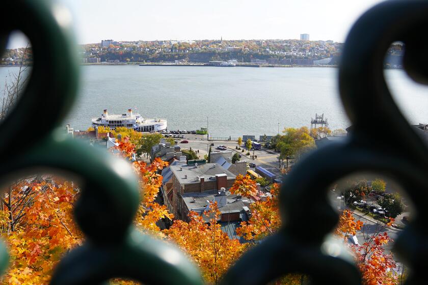 Dòng sông Saint Lawrence, mạch nối đưa Québec kết nối với phần còn lại của Canada và thế giới