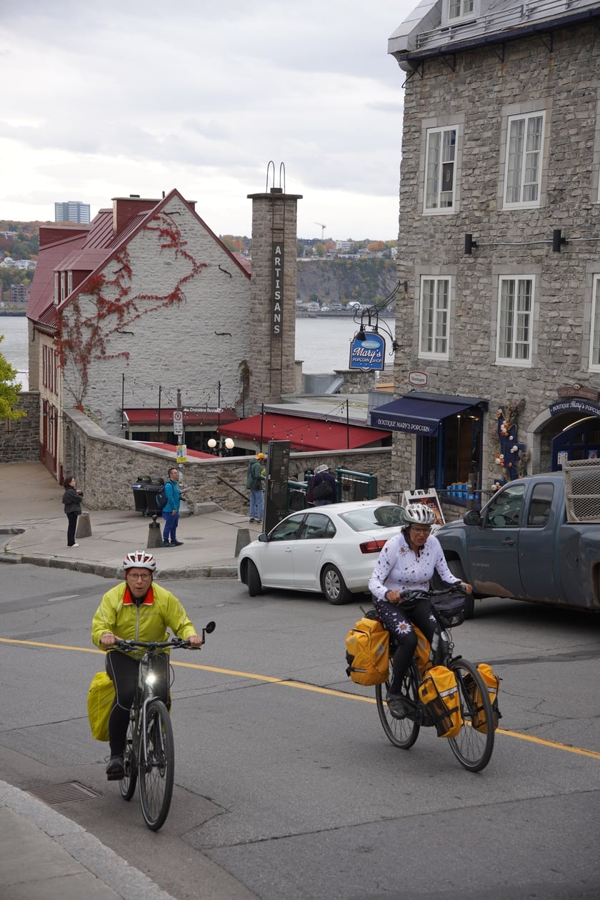 Nhịp sống bình yên trên đường phố Québec