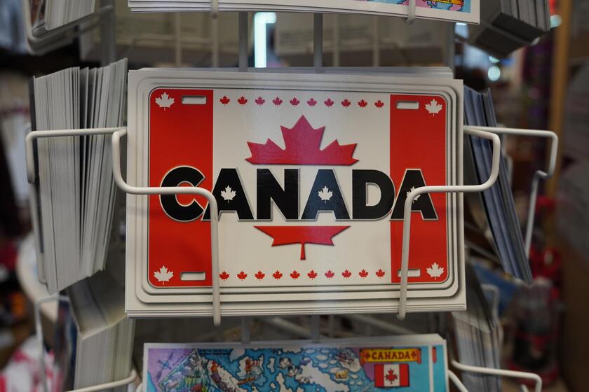 Lá cờ lá phong, màu cờ sắc áo của Canada, quốc gia góp vào World Cup 2026 không chỉ những sân vận động, mà còn cả tinh thần dung hòa đã làm nên bản sắc của mình