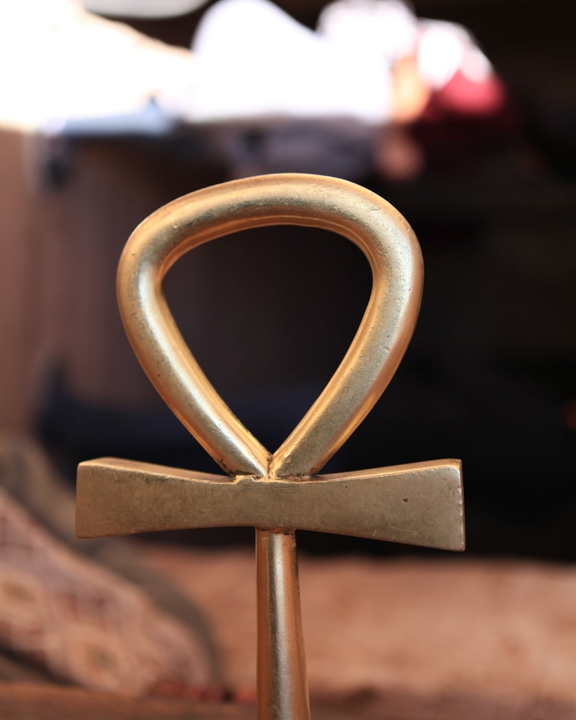 Chìa khóa Ankh - chữ tượng hình Ai Cập cổ đại tượng trưng cho sự sống vĩnh cửu, sức mạnh thần thánh và sự tái sinh