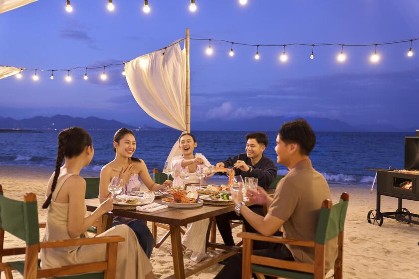 Tiệc BBQ bên bờ biển