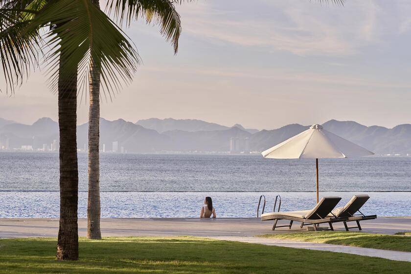 Hồ bơi Windy, Nha Trang Marriott Resort & Spa, đảo Hòn Tre
