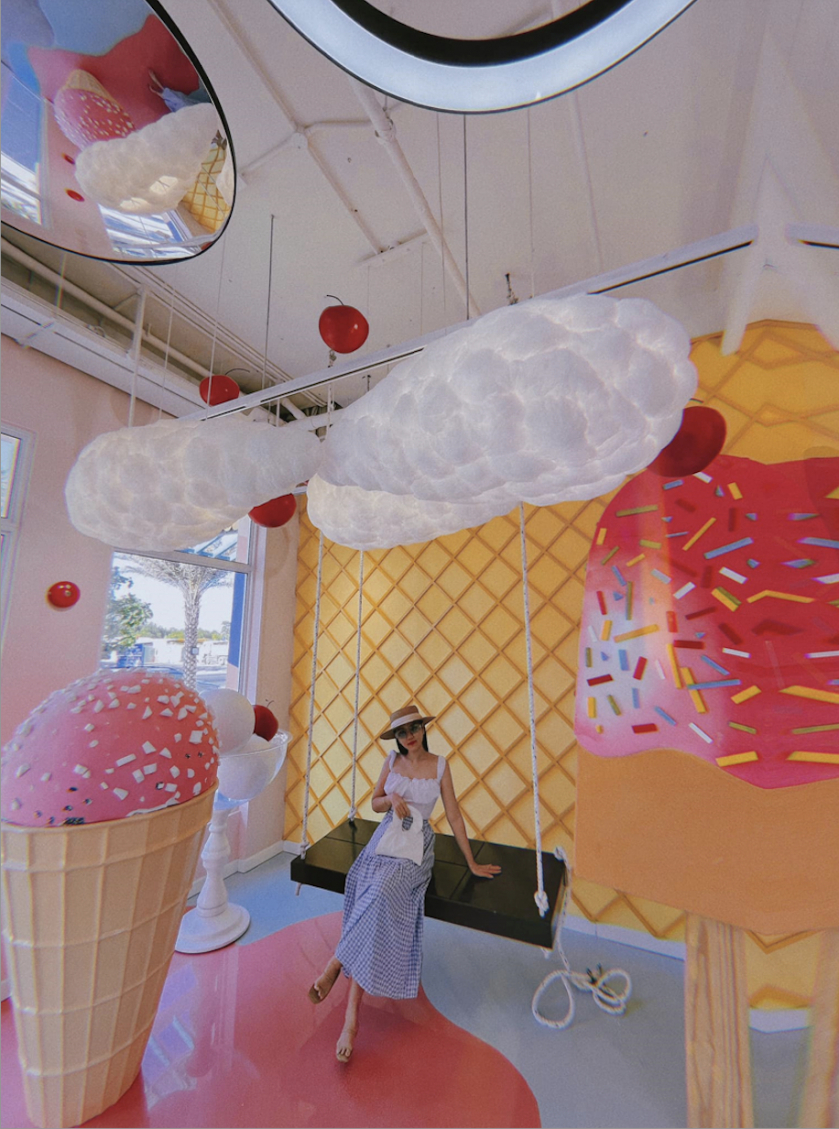 Cửa hàng kem Frozen Ice Cream Parlor (Ảnh: @vuvantuyen_official)