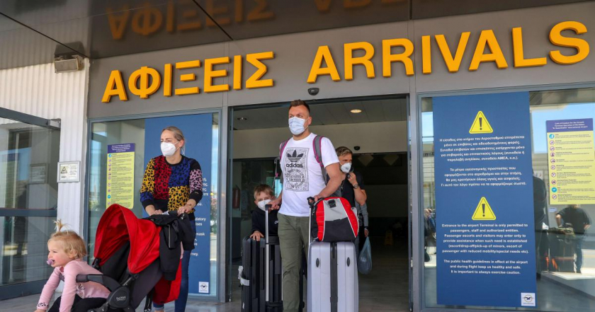 Hy Lạp đang dỡ bỏ tất cả hạn chế với các chuyến bay nội địa và quốc tế, chỉ yêu cầu nhân viên và hành khách đeo khẩu trang tại sân bay và trên chuyến bay
