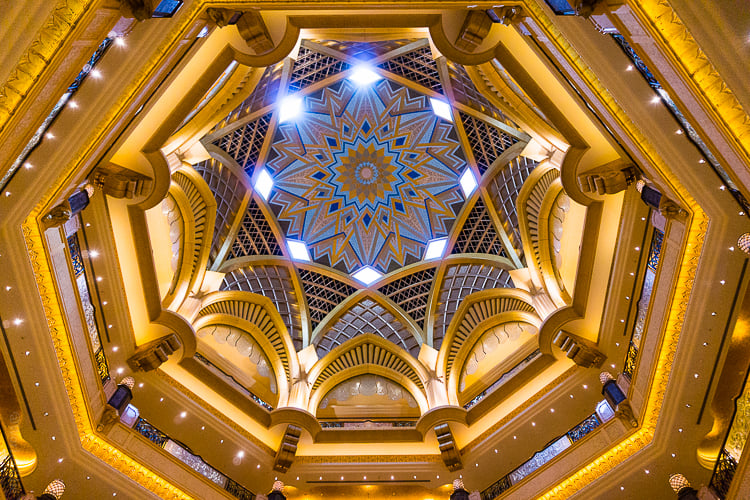 Sắc vàng đặc trưng tại khách sạn Emirates Palace