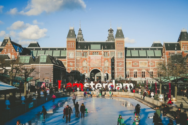 I amsterdam là một trong những địa điểm được check in nhiều nhất tại Hà Lan