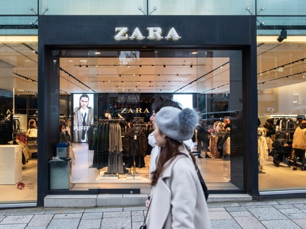Sau khi dịch Covid-19 bùng phát ở Tây Ban Nha, chủ sở hữu thương hiệu Zara - Inditex - tuyên bố may đồ bảo hộ, khẩu trang cho bệnh nhân và nhân viên y tế