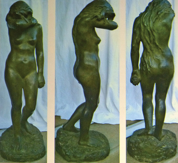 Tượng Eva được điêu khắc đồng năm 1925, hình ảnh phụ nữ khỏa thân đầu tựa vào cánh tay phải gập lại, tay trái cầm quả táo, tóc xõa sau lưng. Bức tượng được cho là thể hiện phần nào nỗi buồn mất nước của vị vua.
