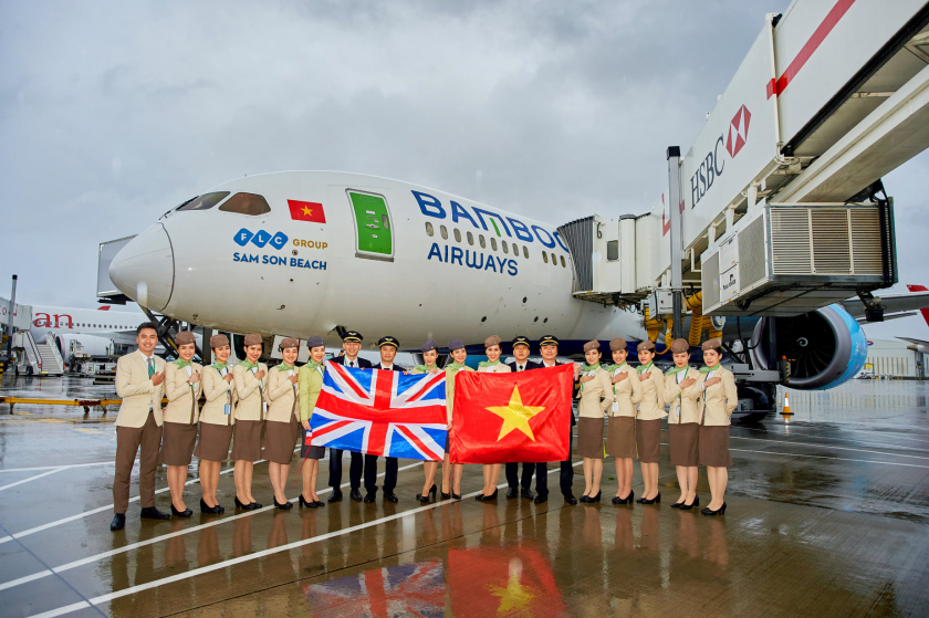 Chuyến bay QH9051 của Bamboo Airways hạ cánh tại sân bay quốc tế Heathrow, thủ đô London, Anh ngày 30/10.
