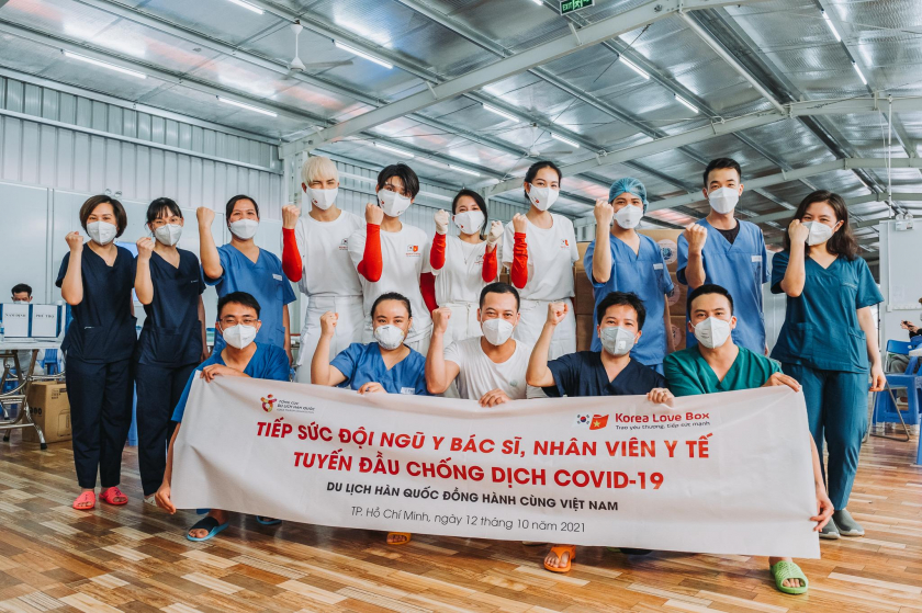 Tổng cục Du lịch Hàn Quốc trao quà tặng tiếp sức đội ngũ y bác sĩ tại Bệnh viện dã chiến số 13, TP.HCM