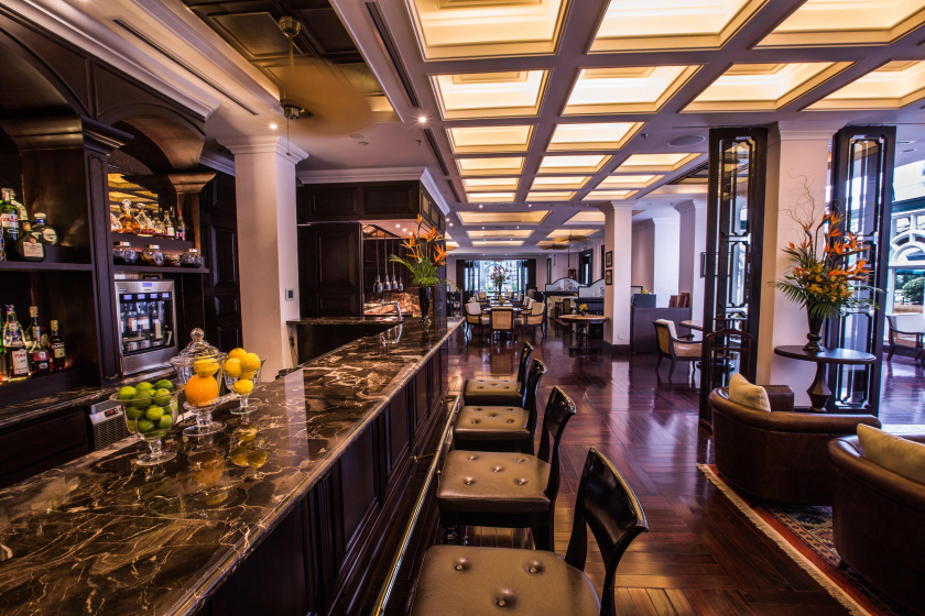 Không gian Le Club Bar tại khách sạn Sofitel Legend Metropole Hà Nội