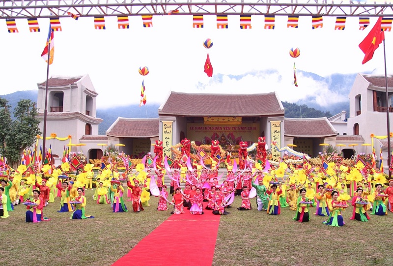 8 giờ ngày 14-2 (tức ngày 10 tháng Giêng năm Kỷ Hợi) Lễ hội Yên Tử chính thức bắt đầu tại sân lễ trường Yên Tử, thuộc Trung tâm Văn hóa Trúc Lâm Yên Tử