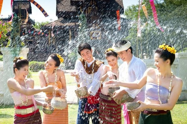 Tới Thái Lan tham dự lễ hội té nước