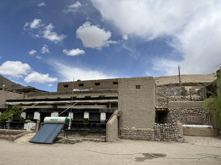 Các ngôi nhà làm bằng đất giúp tạo mát tại Ladakh (Ảnh: NVCC)