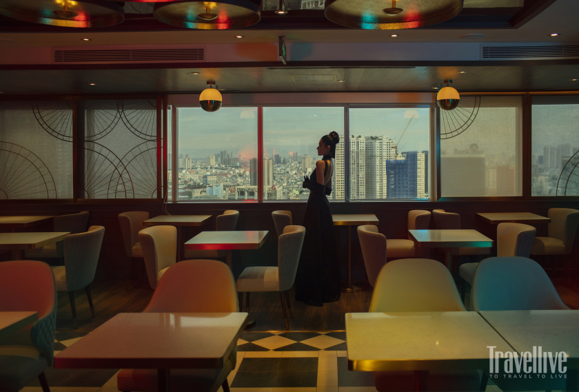 Dùng bữa tại nhà hàng Miss Thu có thể ngắm nhìn toàn cảnh thành phố sầm uất