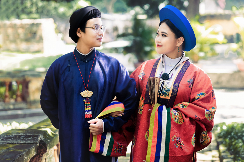 Ảnh chụp cưới vợ chồng anh Khôi cùng trang phục truyền thống.