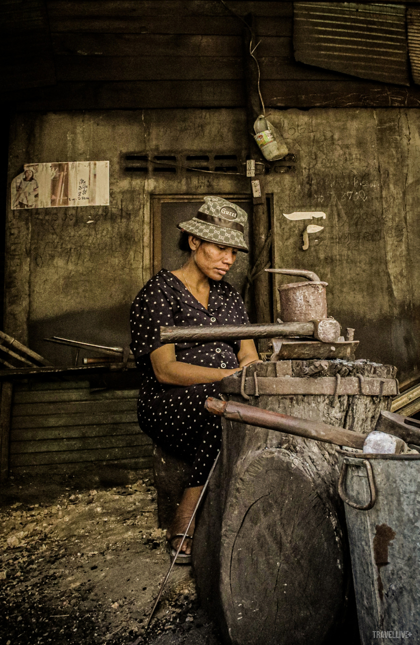 Hình ảnh của những người phụ nữ lao động giản dị ở nơi đây khiến chúng tôi chú ý.