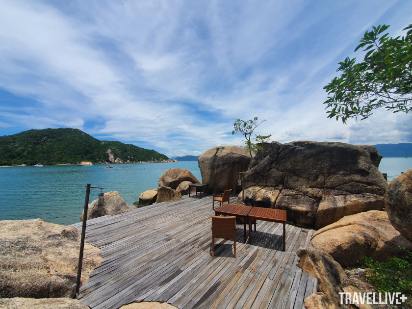 Vẻ đẹp của vịnh Ninh Vân nhìn từ khu nghỉ dưỡng.