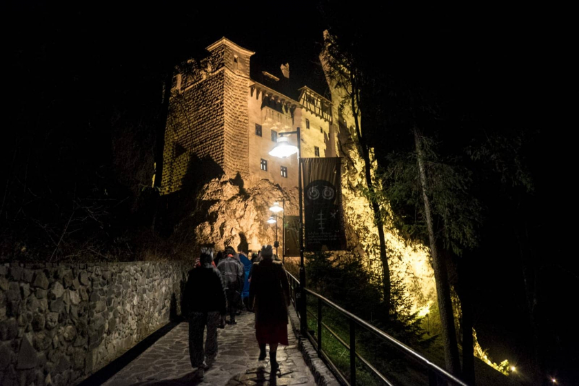 Du khách sẽ được trải nghiệm sự kiện ma quái trong chuyến phiêu lưu hai ngày một đêm trong lâu đài. Ảnh: bordersofadventure