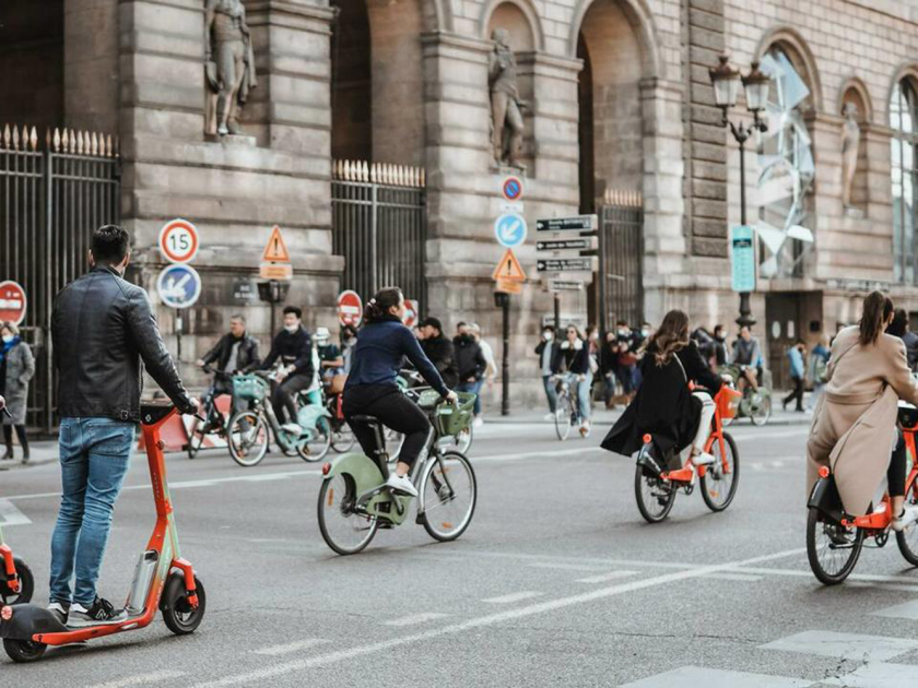 Paris muốn tạo đủ làn đường để cho xe đạp có thể di chuyển tại làn đường riêng của mình trong những chuyến đi dài hơn 1 km. - Ảnh: Internet