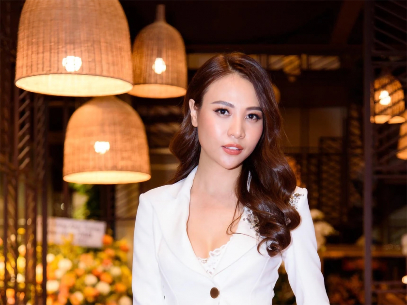 Nữ ca sĩ, người mẫu Đàm Thu Trang.