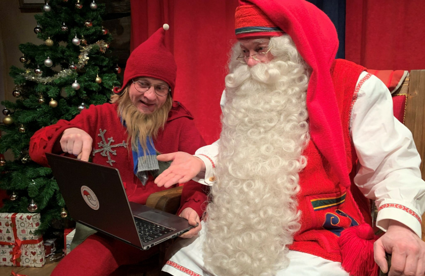 Các ông già Noel phải làm việc và phát quà trực tuyến vào Giáng Sinh năm 2020. - Ảnh: Internet